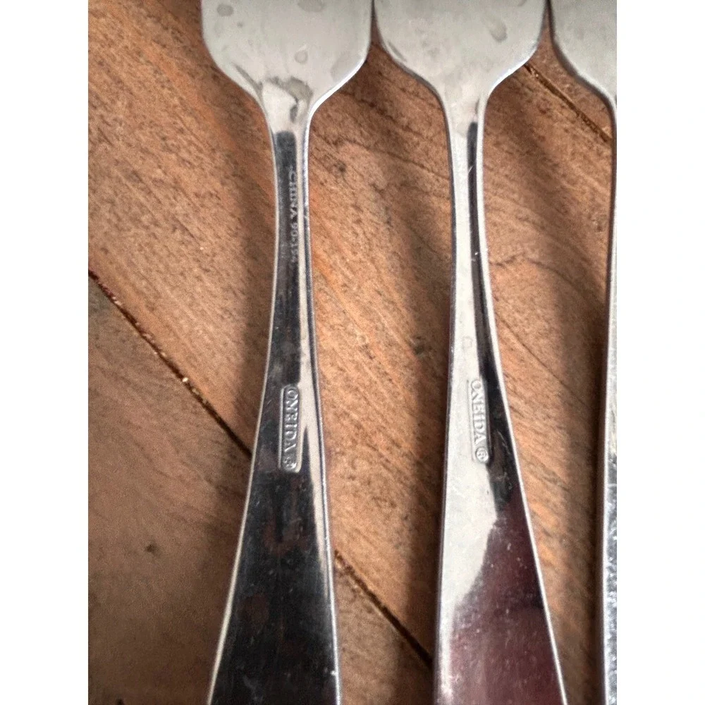 Oneida Stainless Steel Salad Forks Set of 5 Silverware‎ 90-194 China